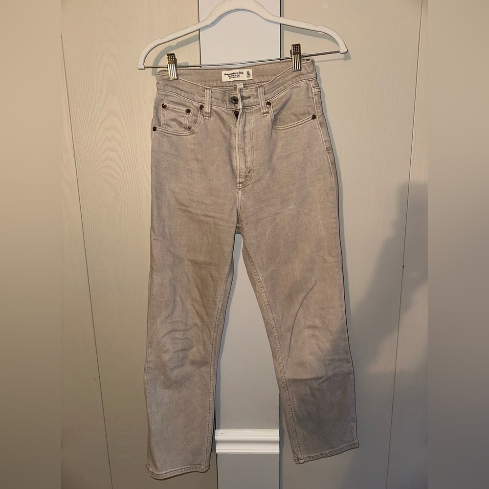 Abercrombie Ankle Straight Ultra High Rise Pants. Size 00/24